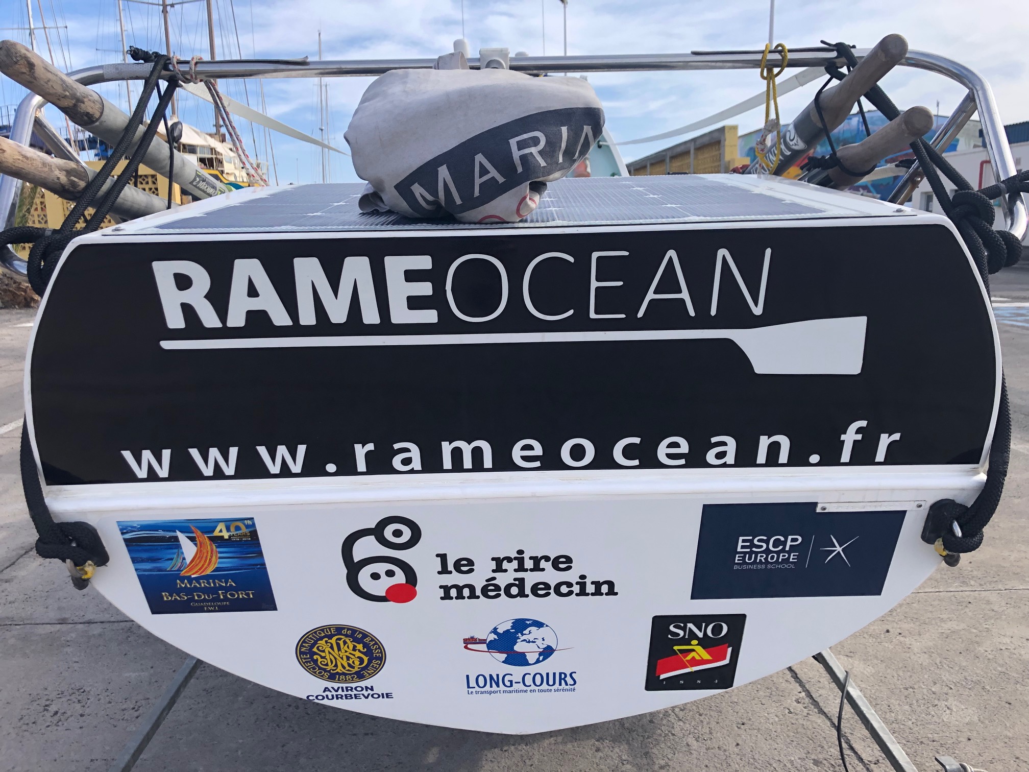 Bateau Rame ocÃ©an avec logo des partnaires