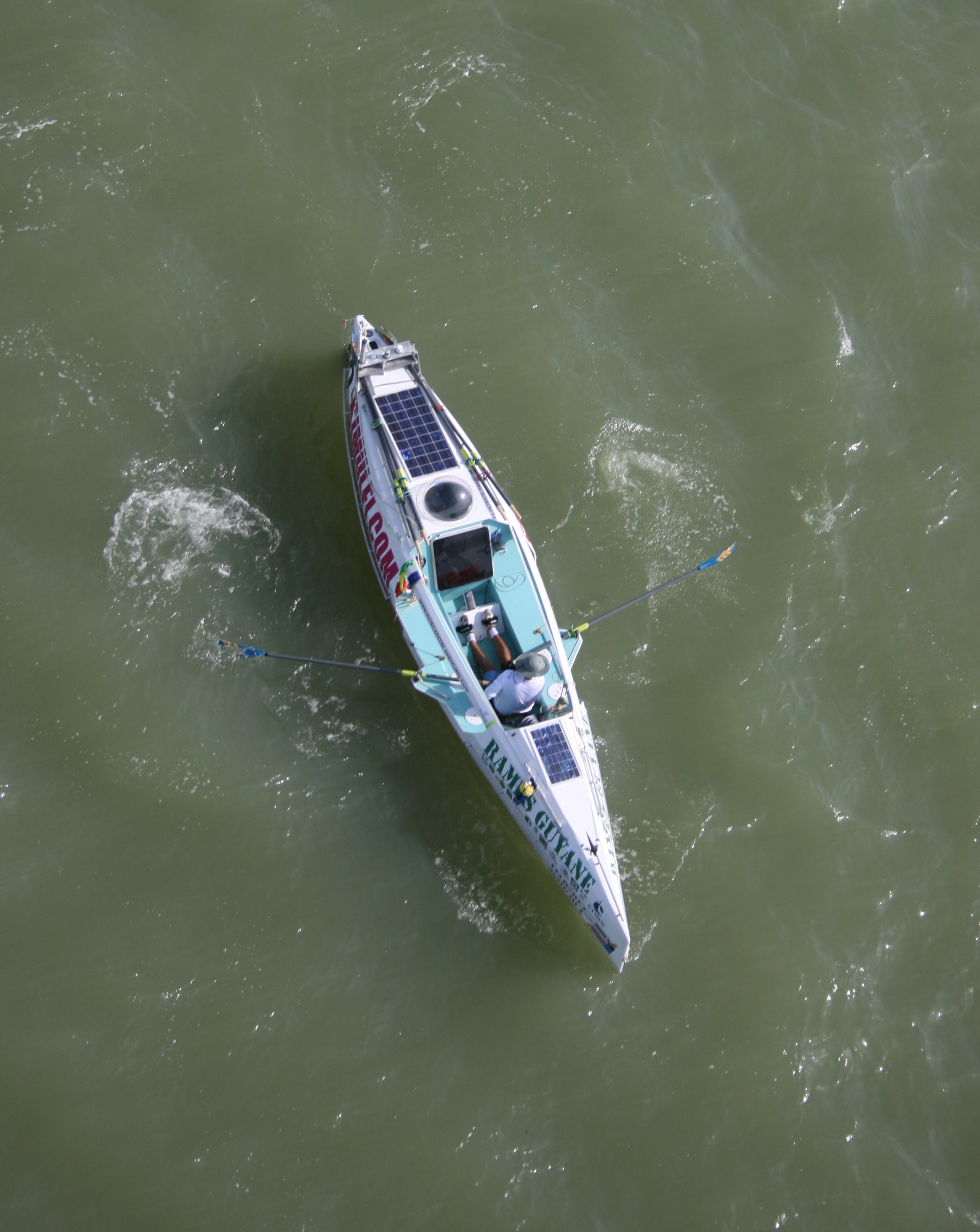 Vue aerienne d'un rameur en action