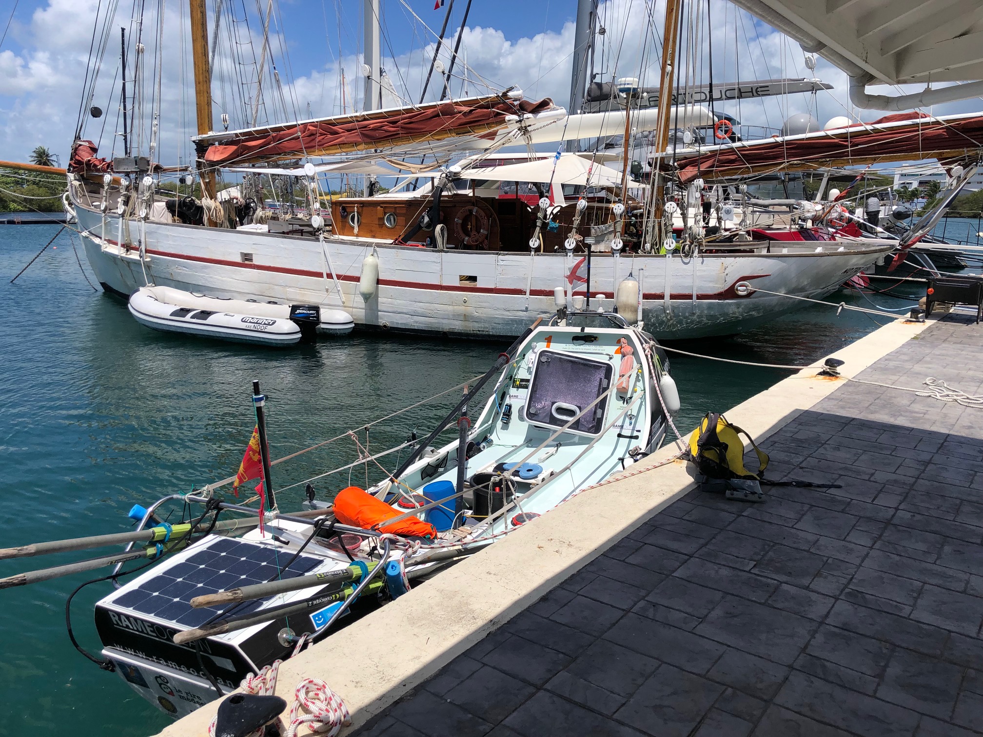 Bateau à quai